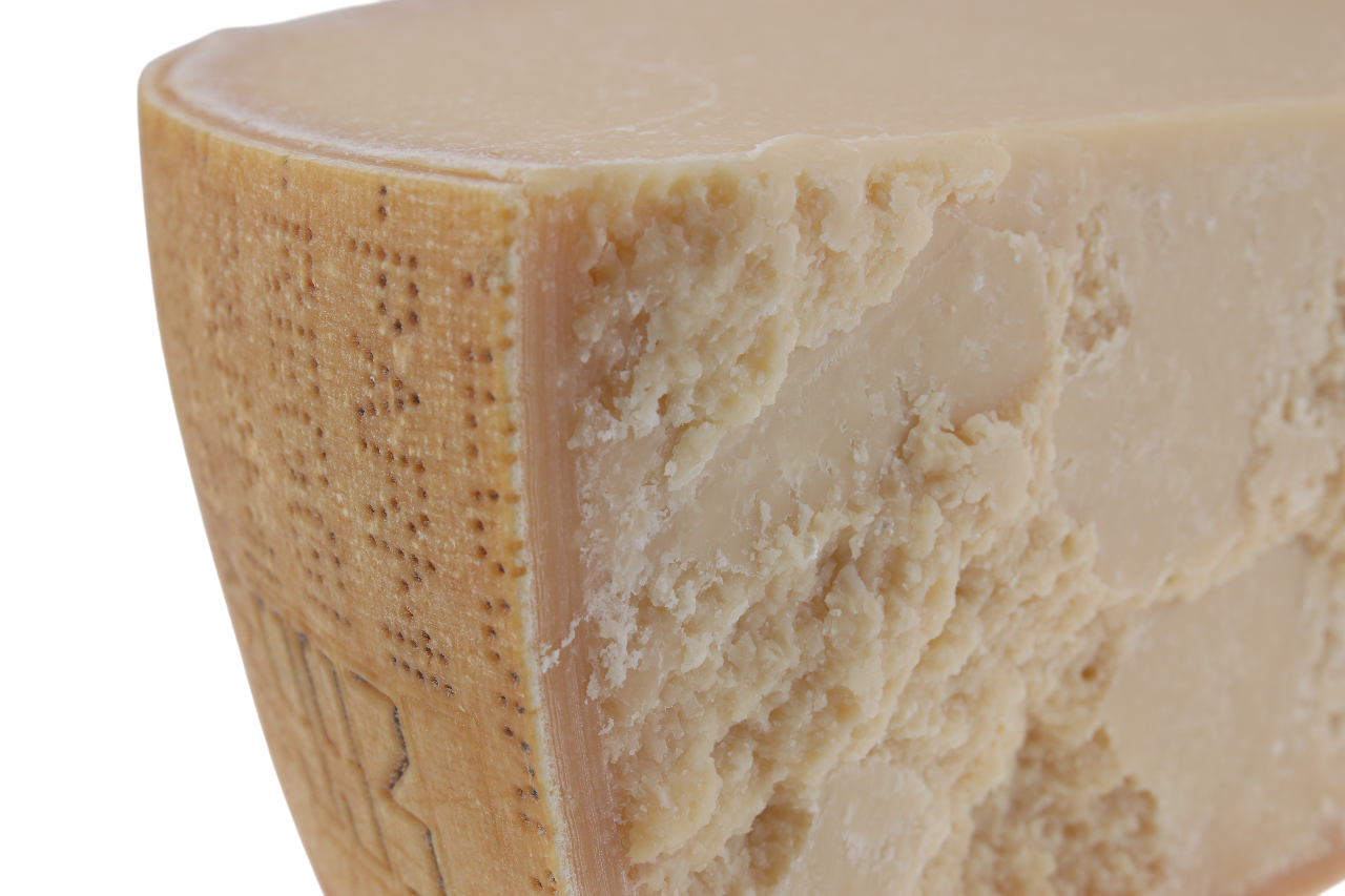 Käse Parmesan Schale vom halben Laib güstig online bestellen und kaufen Parmogiano Reggiano online Versand