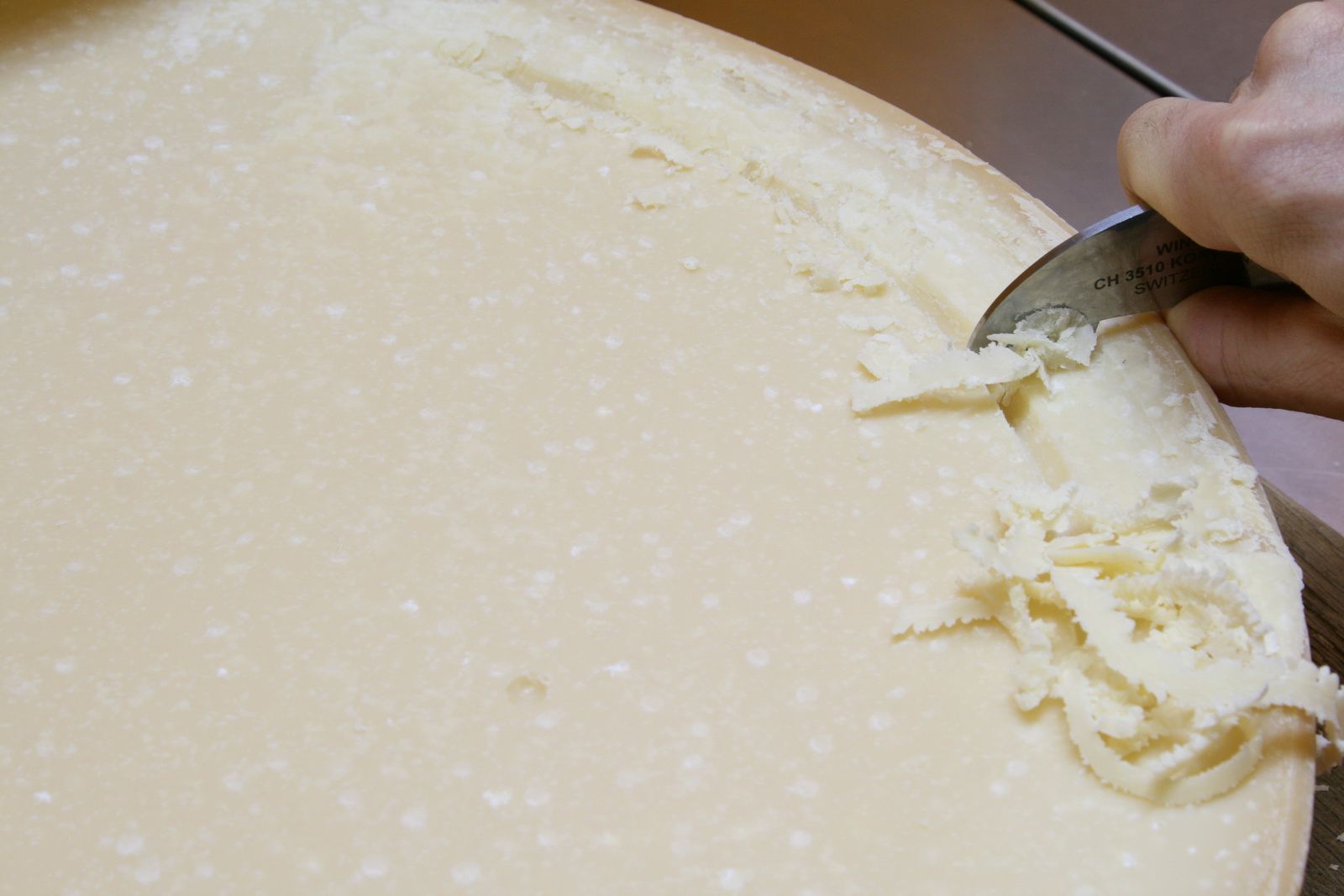 Parmesan online schnell bestellen und kaufen günstig beim Käseladen mit Onlineshop Parmesan-kaufen-bestellen-shop-Kaeseversand